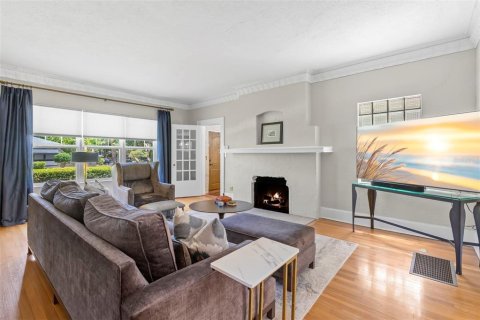 House in Saint Petersburg, Florida 3 bedrooms, 213.3 sq.m. № 2220867 - photo 8