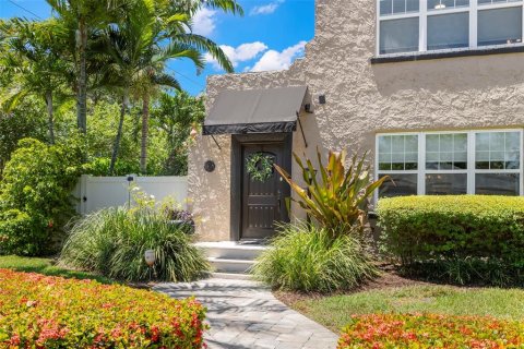 House in Saint Petersburg, Florida 3 bedrooms, 213.3 sq.m. № 2220867 - photo 3