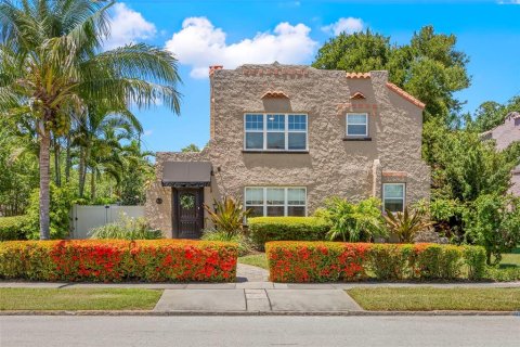 House in Saint Petersburg, Florida 3 bedrooms, 213.3 sq.m. № 2220867