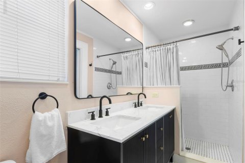 House in Saint Petersburg, Florida 3 bedrooms, 213.3 sq.m. № 2220867 - photo 26