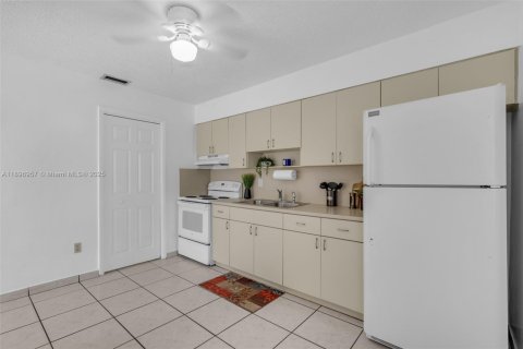 Снять в аренду виллу или дом в Хайалиа, Флорида 2 спальни, 161.65м2, № 1948700 - фото 8