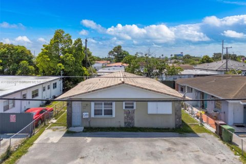 Снять в аренду виллу или дом в Хайалиа, Флорида 2 спальни, 161.65м2, № 1948700 - фото 1