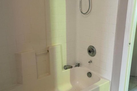 Villa ou maison à louer à Port St. Lucie, Floride: 1 chambre, 207.26 m2 № 2262993 - photo 11