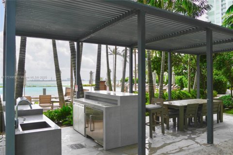 Condo in Miami, Florida, 2 bedrooms  № 1938067 - photo 14