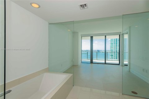 Condo in Miami, Florida, 2 bedrooms  № 1938067 - photo 3