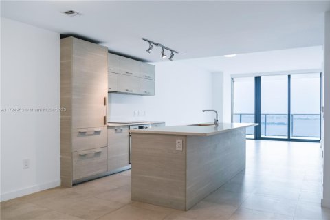 Condo in Miami, Florida, 2 bedrooms  № 1938067 - photo 7