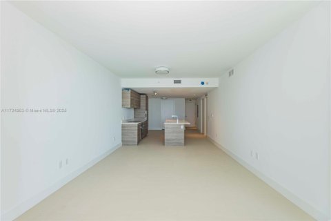 Condo in Miami, Florida, 2 bedrooms  № 1938067 - photo 9
