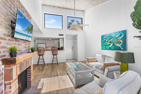 Condo in Mount Dora, Florida, 2 bedrooms  № 1784349 - photo 7