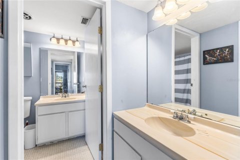 Condo in Mount Dora, Florida, 2 bedrooms  № 1784349 - photo 16