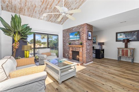 Condo in Mount Dora, Florida, 2 bedrooms  № 1784349 - photo 6