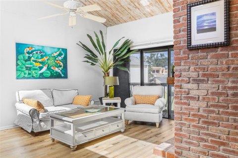 Condo in Mount Dora, Florida, 2 bedrooms  № 1784349 - photo 9