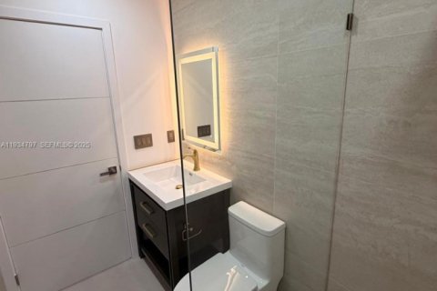 Apartamento en alquiler en Miami, Florida, 2 dormitorios, 68.28 m2 № 2152519 - foto 2