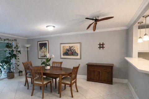 Condo in Hallandale Beach, Florida, 2 bedrooms  № 1979568 - photo 15