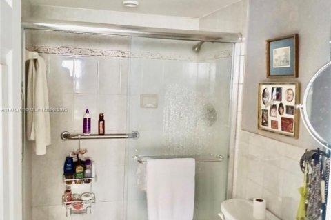 Condominio en venta en Hallandale Beach, Florida, 2 dormitorios, 102.19 m2 № 1979568 - foto 7