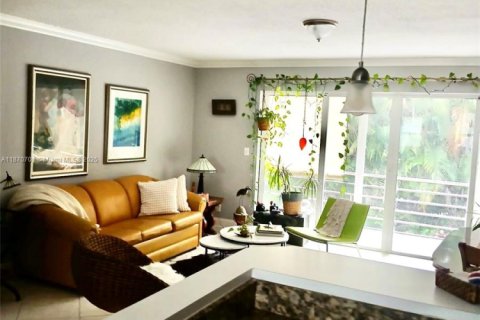 Condominio en venta en Hallandale Beach, Florida, 2 dormitorios, 102.19 m2 № 1979568 - foto 2