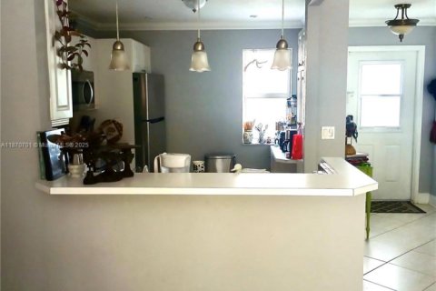 Condominio en venta en Hallandale Beach, Florida, 2 dormitorios, 102.19 m2 № 1979568 - foto 3