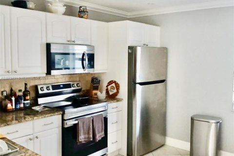 Condominio en venta en Hallandale Beach, Florida, 2 dormitorios, 102.19 m2 № 1979568 - foto 1