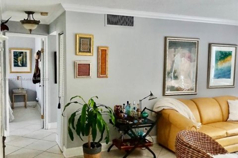 Condominio en venta en Hallandale Beach, Florida, 2 dormitorios, 102.19 m2 № 1979568 - foto 5