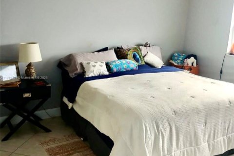 Condominio en venta en Hallandale Beach, Florida, 2 dormitorios, 102.19 m2 № 1979568 - foto 8