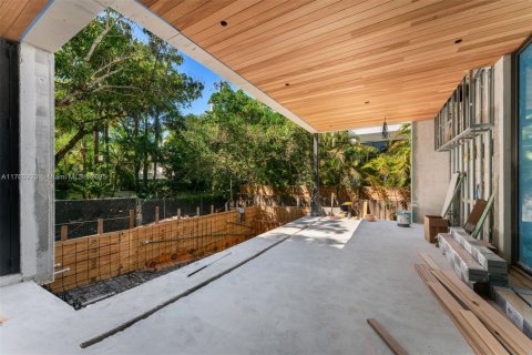 House in Miami, Florida 5 bedrooms, 347.08 sq.m. № 1586957 - photo 12