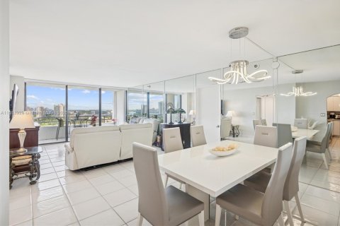 Купить кондоминиум в Авентура, Флорида 2 спальни, 105.91м2, № 1983352 - фото 2