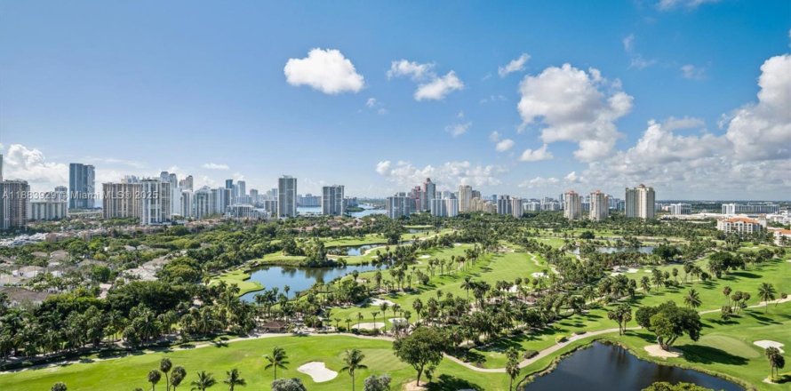 Кондоминиум с 2 спальнями в Авентура, Флорида № 1983352