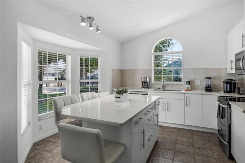 Villa ou maison à louer à Kissimmee, Floride: 4 chambres, 166.39 m2 № 2149845 - photo 2