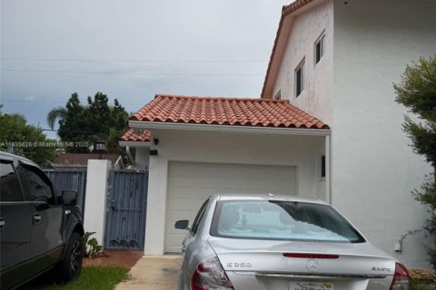 Снять в аренду коммерческую недвижимость в Майами, Флорида 1 спальня, № 1932582 - фото 2