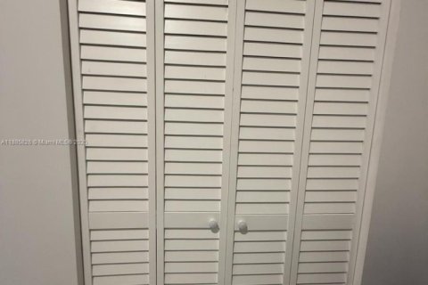 Снять в аренду коммерческую недвижимость в Майами, Флорида 1 спальня, № 1932582 - фото 7