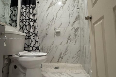 Снять в аренду коммерческую недвижимость в Майами, Флорида 1 спальня, № 1932582 - фото 4