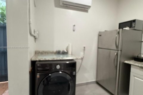 Снять в аренду коммерческую недвижимость в Майами, Флорида 1 спальня, № 1932582 - фото 12