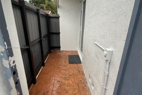 Снять в аренду коммерческую недвижимость в Майами, Флорида 1 спальня, № 1932582 - фото 9
