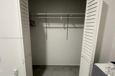 Снять в аренду коммерческую недвижимость в Майами, Флорида 1 спальня, № 1932582 - фото 3