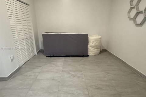 Снять в аренду коммерческую недвижимость в Майами, Флорида 1 спальня, № 1932582 - фото 15