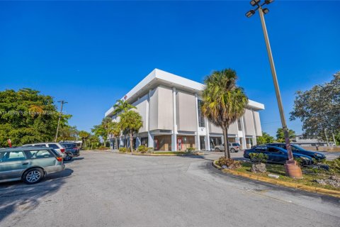 Commercial property in Lauderdale Lakes, Florida № 1867781 - photo 5