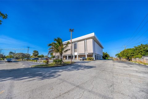Commercial property in Lauderdale Lakes, Florida № 1867781 - photo 4