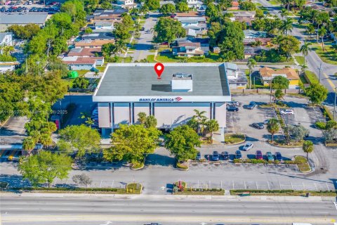 Commercial property in Lauderdale Lakes, Florida № 1867781 - photo 14