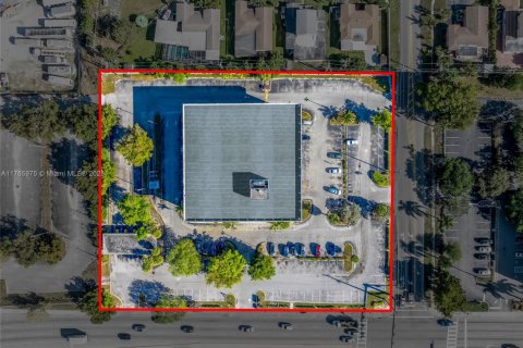 Commercial property in Lauderdale Lakes, Florida № 1867781 - photo 3