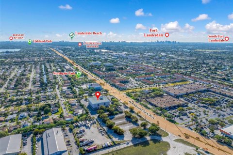 Commercial property in Lauderdale Lakes, Florida № 1867781 - photo 7
