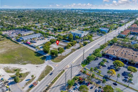Commercial property in Lauderdale Lakes, Florida № 1867781 - photo 16