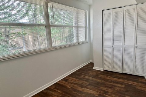 Condo in Winter Haven, Florida, 2 bedrooms № 2205418 - photo 8