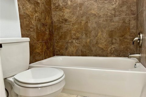 Condo in Winter Haven, Florida, 2 bedrooms № 2205418 - photo 14