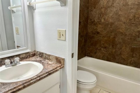 Condo in Winter Haven, Florida, 2 bedrooms № 2205418 - photo 13
