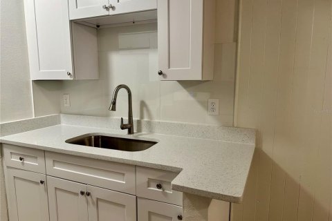 Condo in Winter Haven, Florida, 2 bedrooms № 2205418 - photo 6