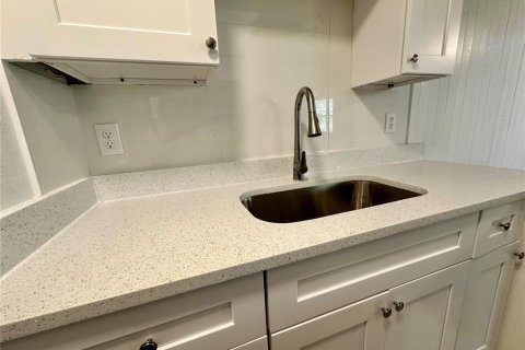 Condo in Winter Haven, Florida, 2 bedrooms № 2205418 - photo 7