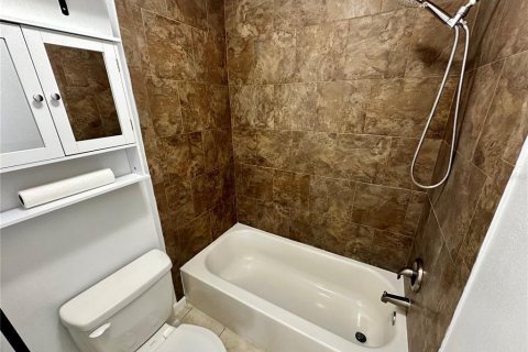 Condo in Winter Haven, Florida, 2 bedrooms № 2205418 - photo 15