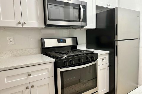 Condo in Winter Haven, Florida, 2 bedrooms № 2205418 - photo 5