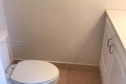 Condo in North Lauderdale, Florida, 1 bedroom  № 1994855 - photo 8