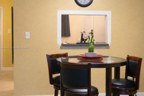 Кондоминиум с 1 спальней в Норт-Лодердейл, Флорида № 1994855