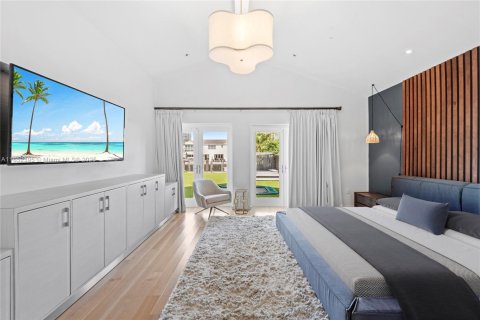 House in Golden Beach, Florida 7 bedrooms, 426.98 sq.m. № 1874956 - photo 22
